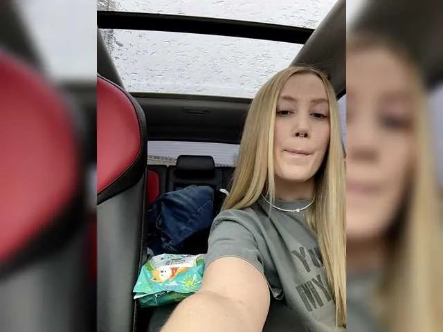 Freechat lana-lana03 on BongaCams