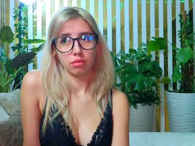 Freechat MiaLiaHot on BongaCams