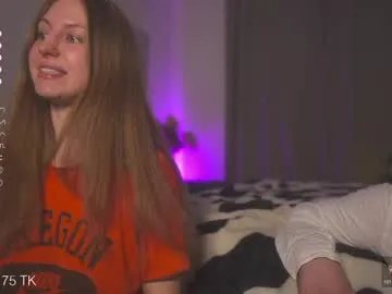 Freechat hotchillylovers on Chaturbate