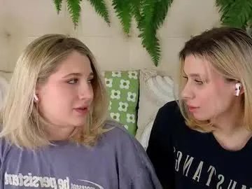 Freechat pinkadele on Chaturbate