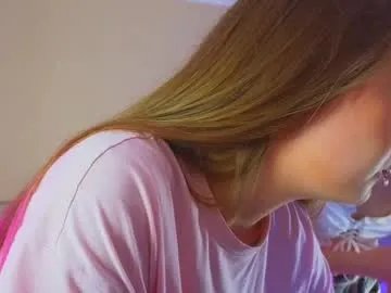 Freechat queenelia on Chaturbate